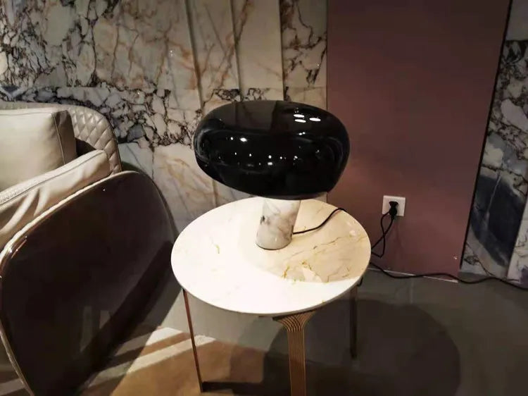 Lámpara de mesa de setas de mármol 