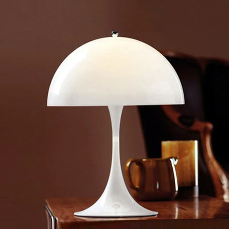 Lámpara de mesa moderna de metal inspirada en Louis Poulsen Panthella 400