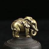Charmante figurine d'éléphant en bronze antique : une touche d'élégance