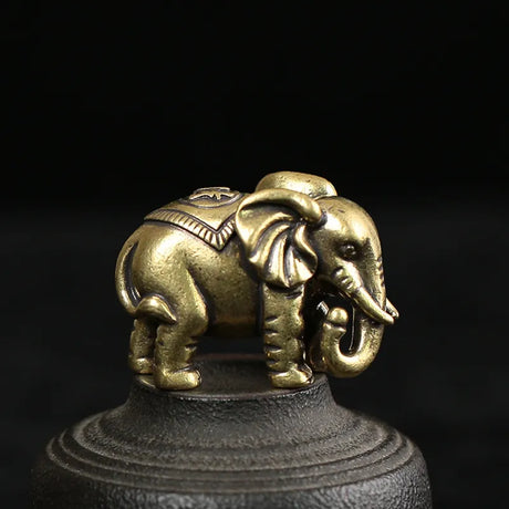 Encantadora figura de elefante de bronce antiguo: un toque de elegancia