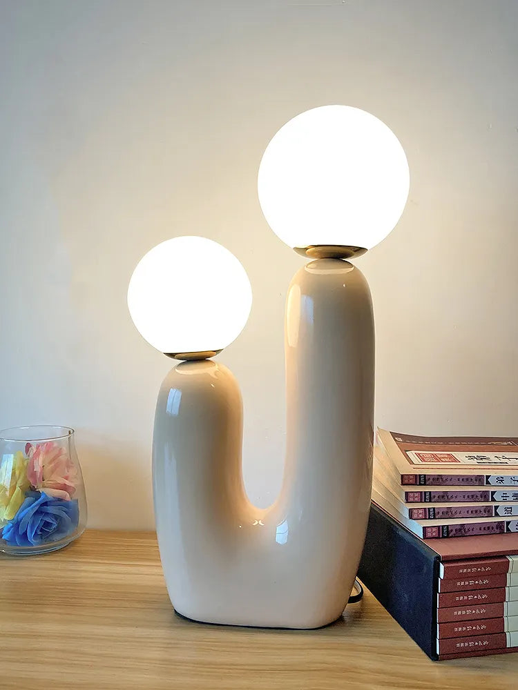 Lámpara de mesa creativa posmoderna